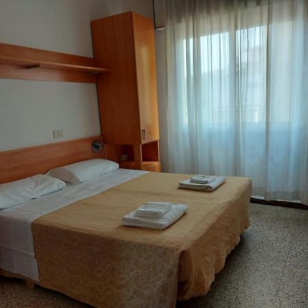 Albergo Alla Nave Lignano Sabbiadoro Exterior photo
