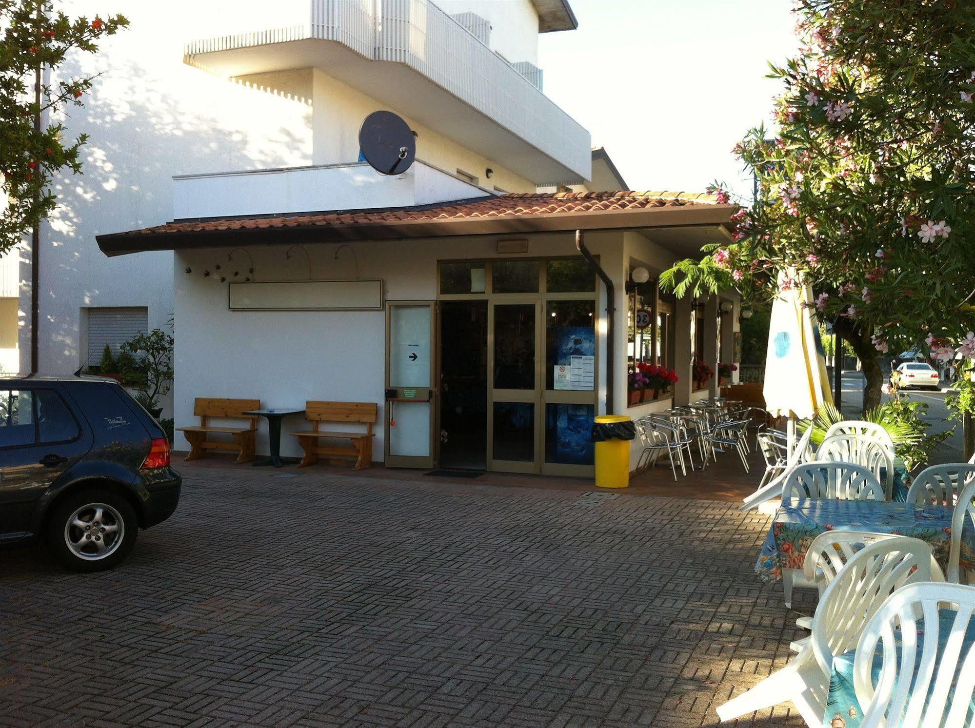 Albergo Alla Nave Lignano Sabbiadoro Exterior photo