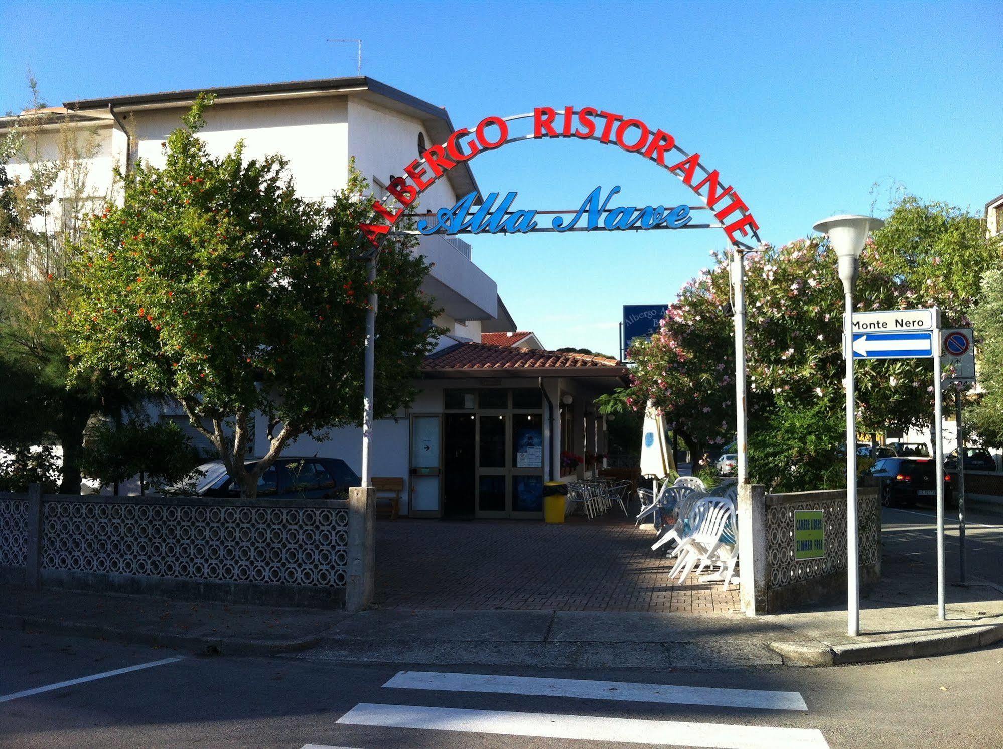 Albergo Alla Nave Lignano Sabbiadoro Exterior photo